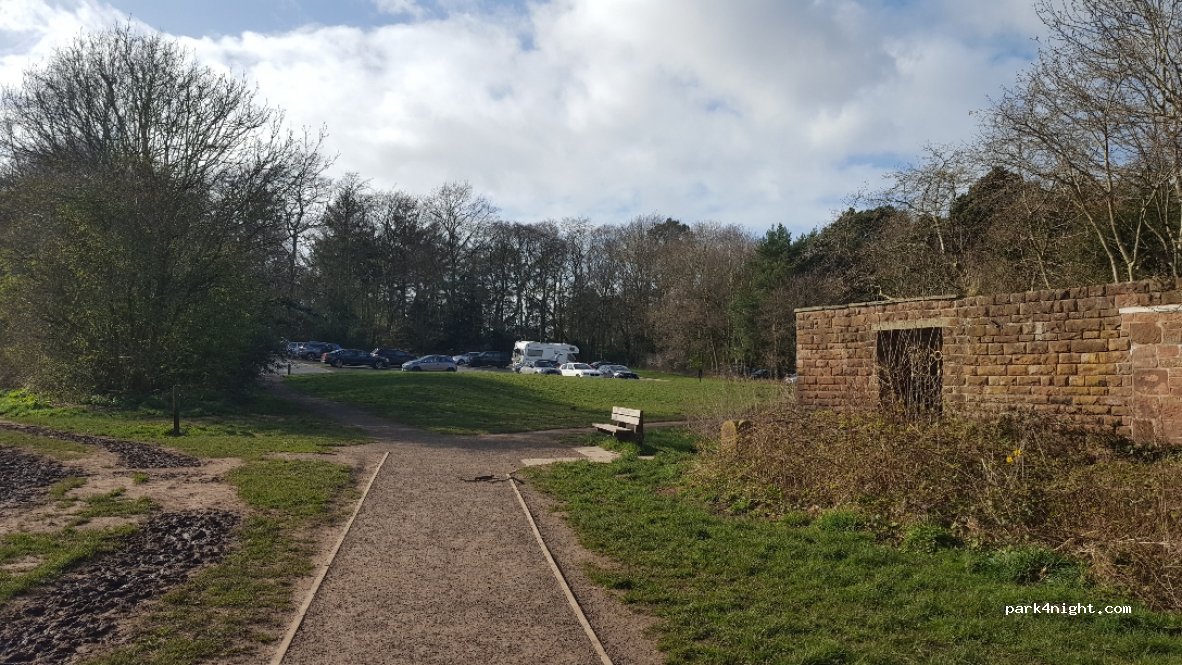 (CH48 1NP) Birkenhead - Hill Bark Road — foto