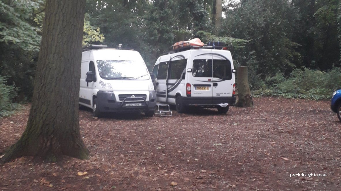 (CH48 1NP) Birkenhead - Hill Bark Road — foto 3