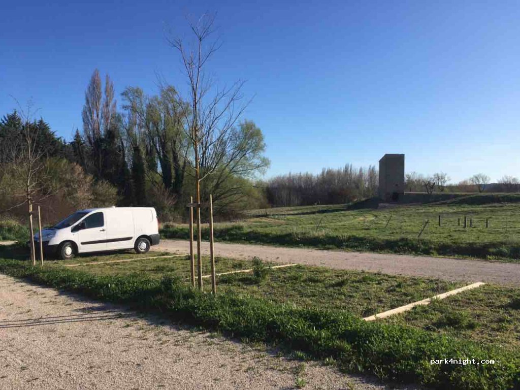 (84160) Cucuron - Chemin de la Ferrage — foto