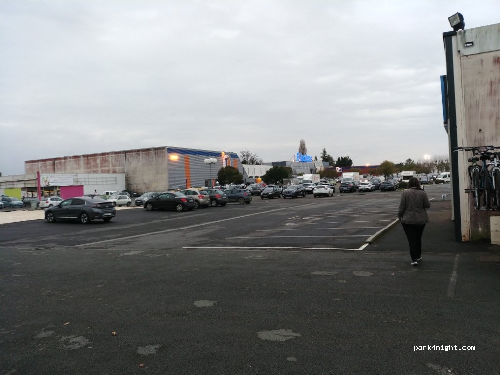 (17500) Jonzac - 20 Avenue Monseigneur Chauvin — foto 2