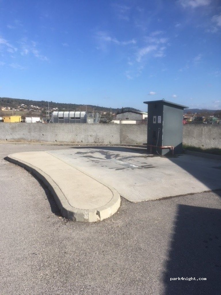 Aire de camping-cars Carrefour Market | Vinon-sur-Verdon — foto 2
