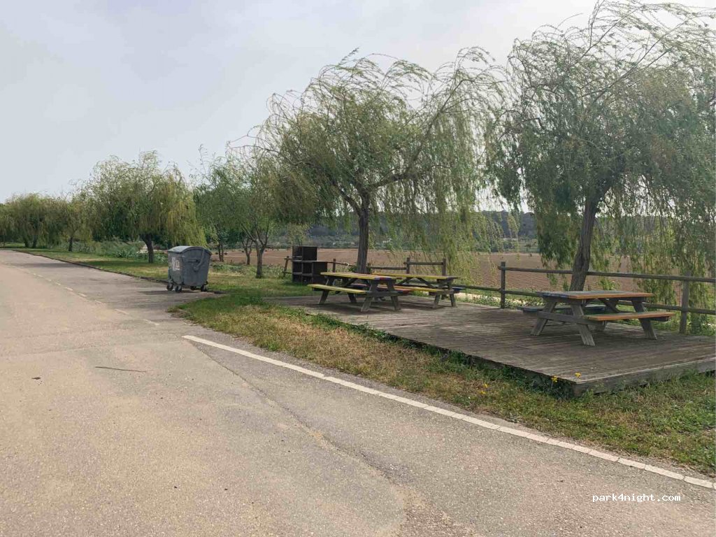 (2140) Vale de Junco - Unnamed Road — foto