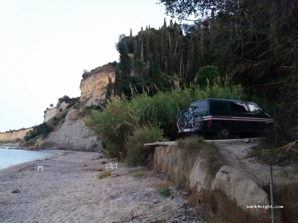 (240 04) Koroni - Unnamed Road — foto