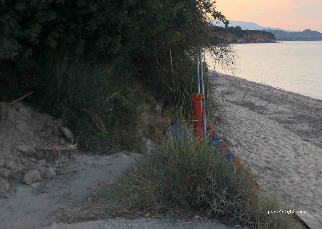(240 04) Koroni - Unnamed Road — foto 2