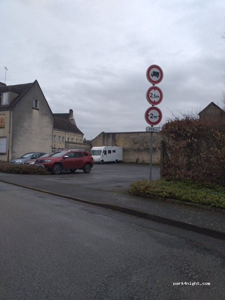 (28400) Nogent-le-Rotrou - 13 Rue Saint-Denis — foto 2