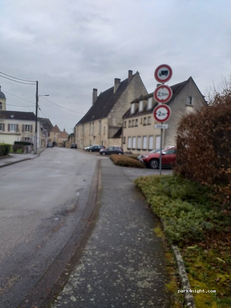(28400) Nogent-le-Rotrou - 13 Rue Saint-Denis — foto 3
