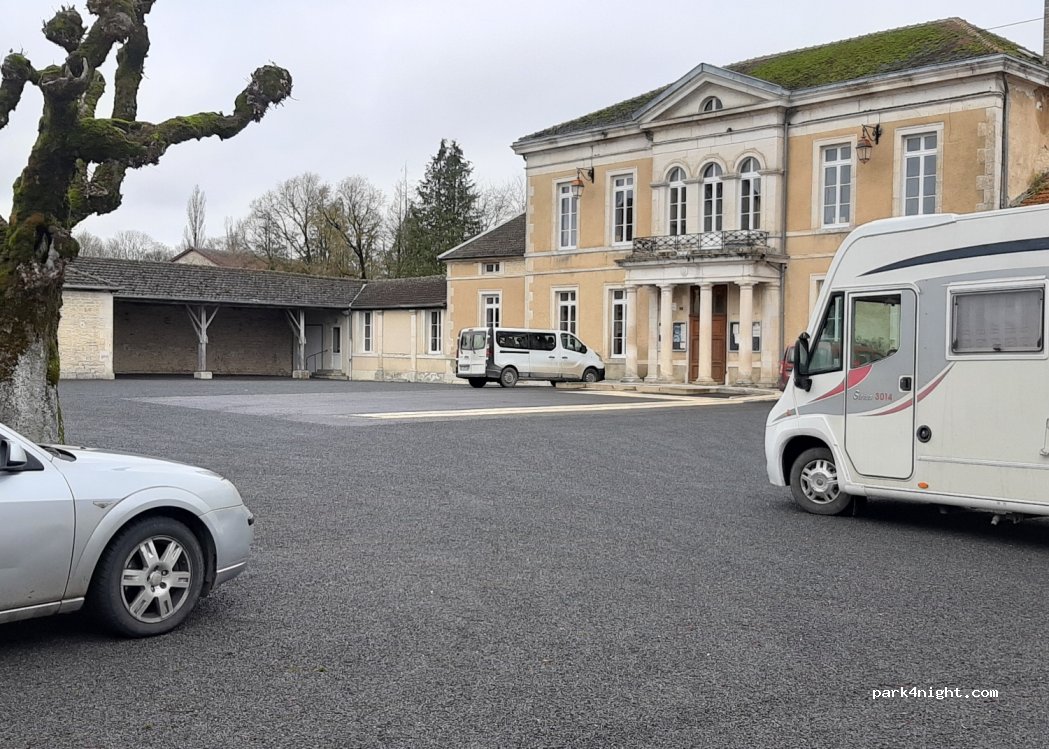(52330) Juzennecourt - 3 Place de la Mairie — foto 2