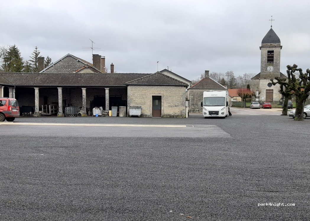 (52330) Juzennecourt - 3 Place de la Mairie — foto 3