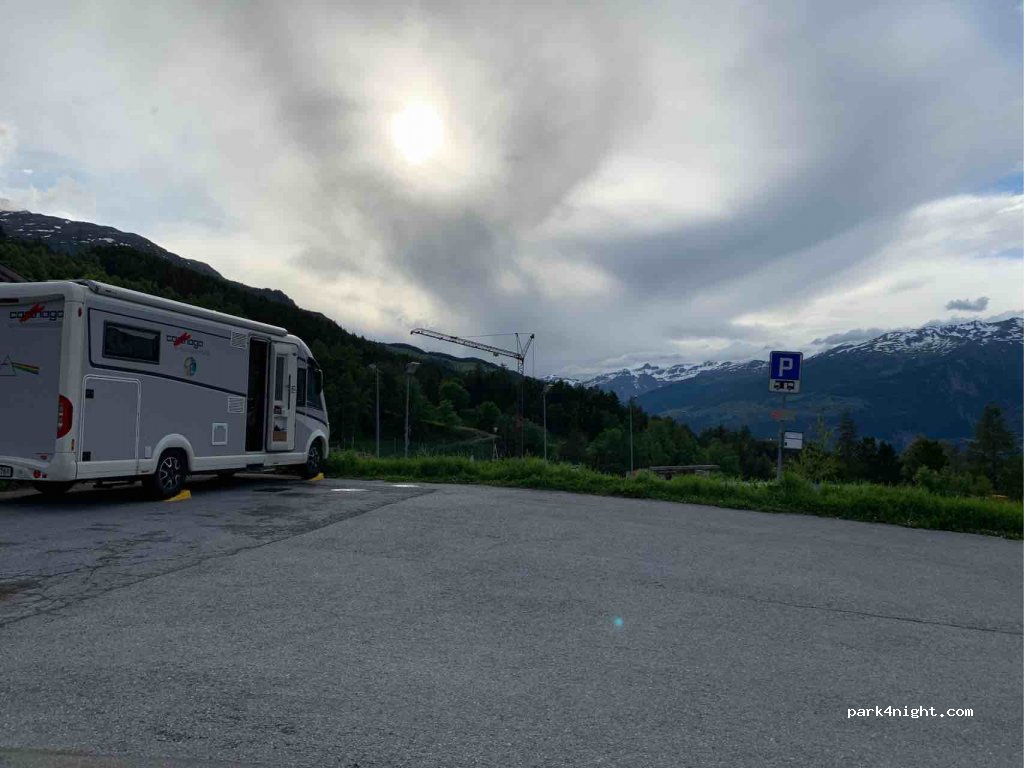 Burchen Parking Motorhome Aire — foto 3