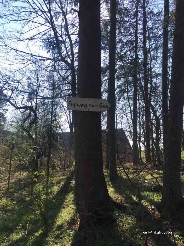 Parkplatz für die Badestelle am Klüthsee — foto
