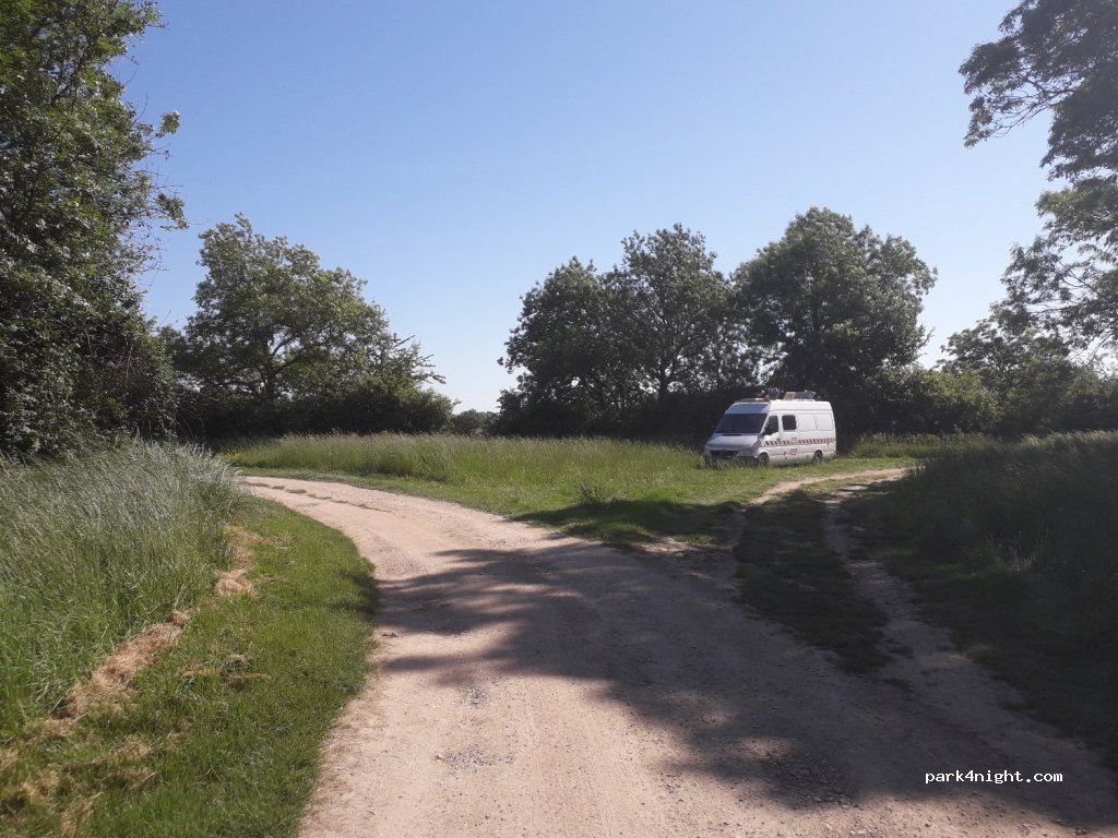 (71240) Saint-Loup-de-Varennes - Unnamed Road — foto 2