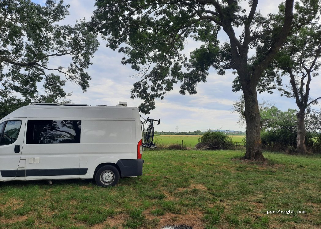 (71240) Saint-Loup-de-Varennes - Unnamed Road — foto 4