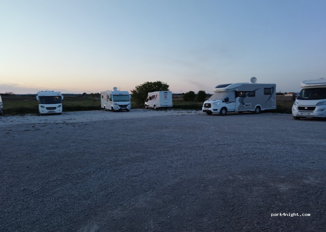 Parking camping-car La Noisette d'Oc (sans service) — foto