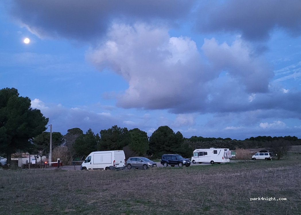 Parking camping-car La Noisette d'Oc (sans service) — foto 5