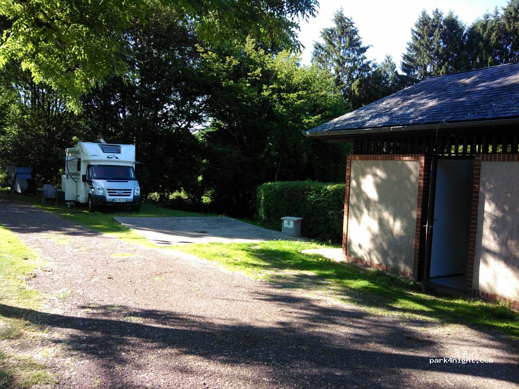 (58230) Ouroux-en-Morvan - Rue Michel Baroin — foto