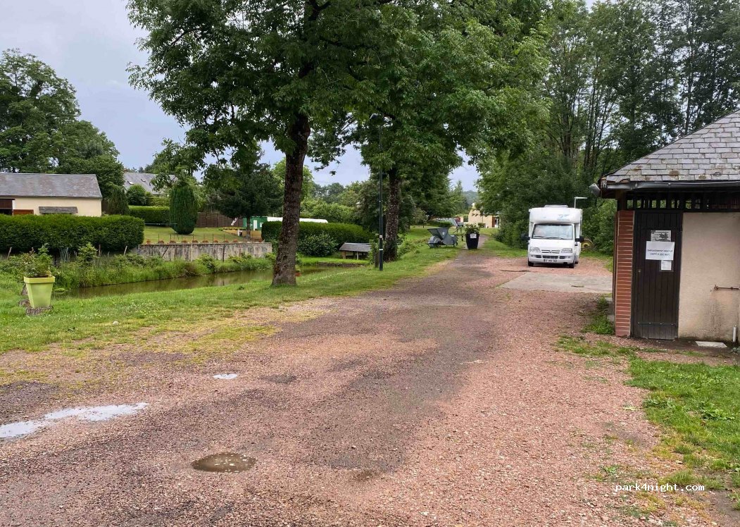 (58230) Ouroux-en-Morvan - Rue Michel Baroin — foto 2