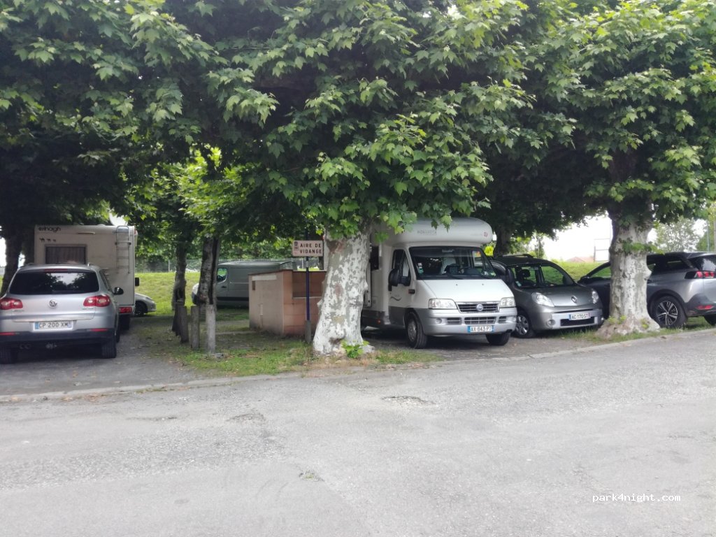 (65500) Vic-en-Bigorre - Avenue des Acacias — foto