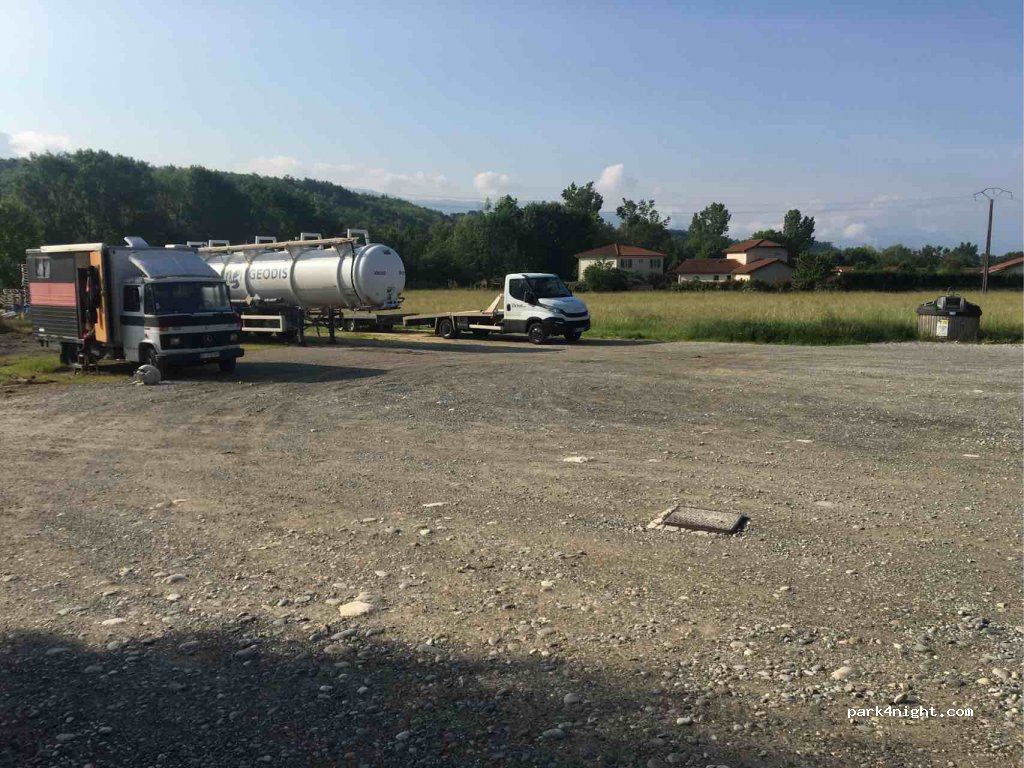 (38160) Saint-Vérand - 323 D518 — foto