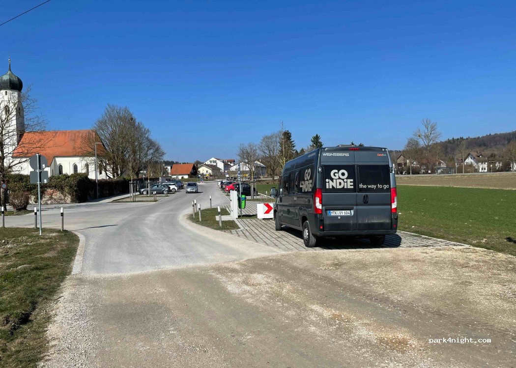 Wohnmobilstellplatz an der Feldkirche in Winhöring — foto 2