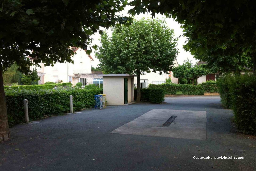(46700) Puy-l'Évêque - 8 Rue Henry Dunant — foto