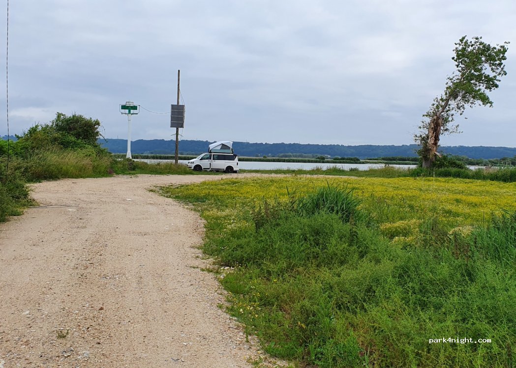 (27680) Saint-Samson-de-la-Roque - Unnamed Road — foto 2