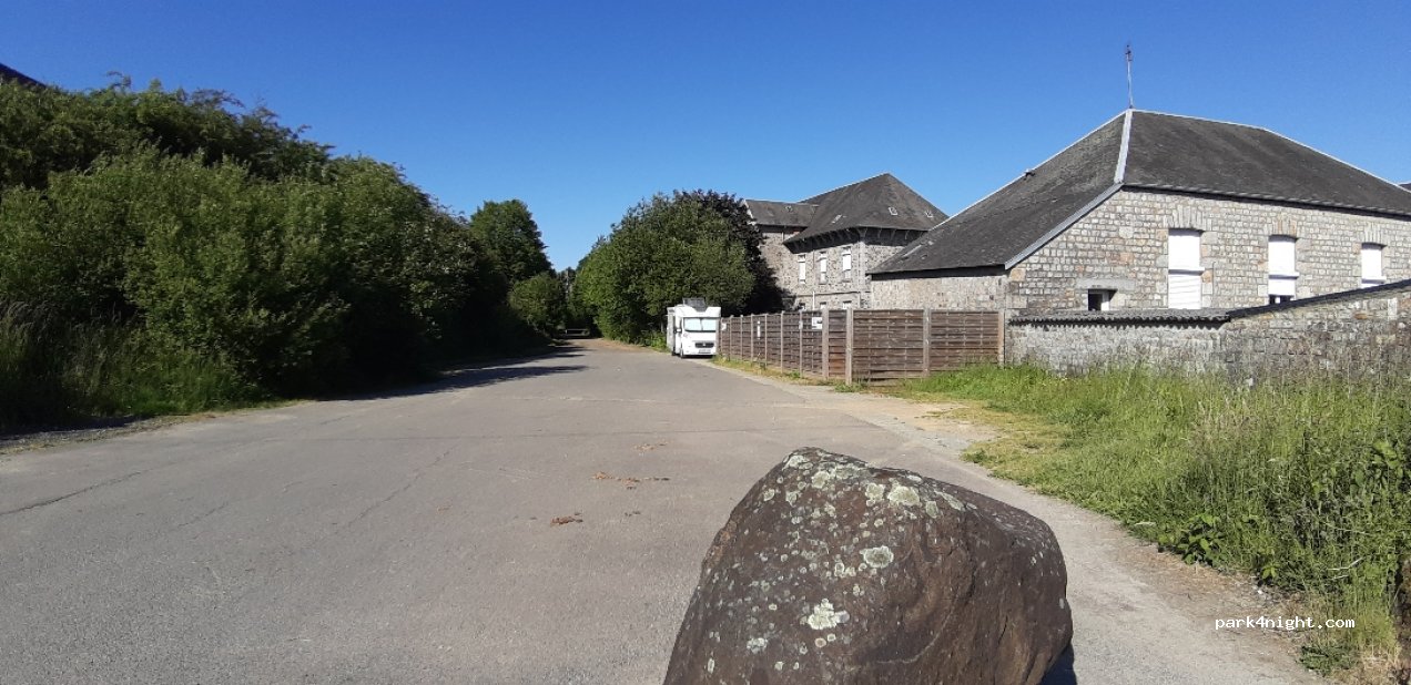(61700) Domfront en Poiraie - 1 Route de Mortain — foto