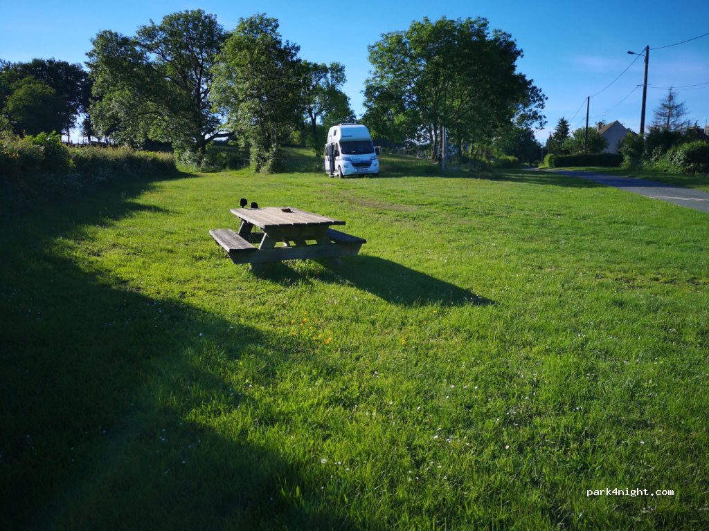(71510) Châtel-Moron - 9 À Châtel Moron — foto