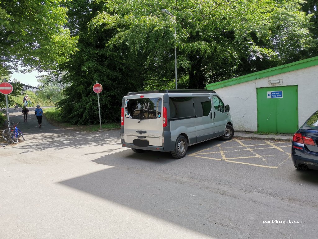 (CF10 3DT) Cardiff - Blackweir Woodland Trail — foto