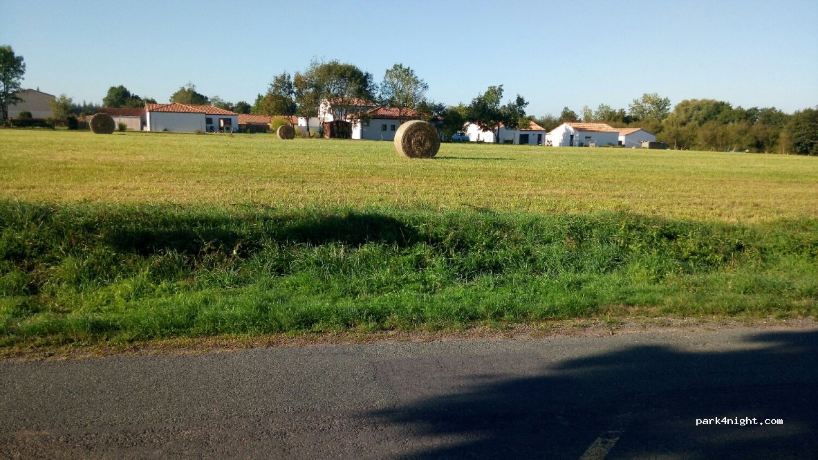 (85260) Les Brouzils - 3 Rue du Ruisseau — foto 2