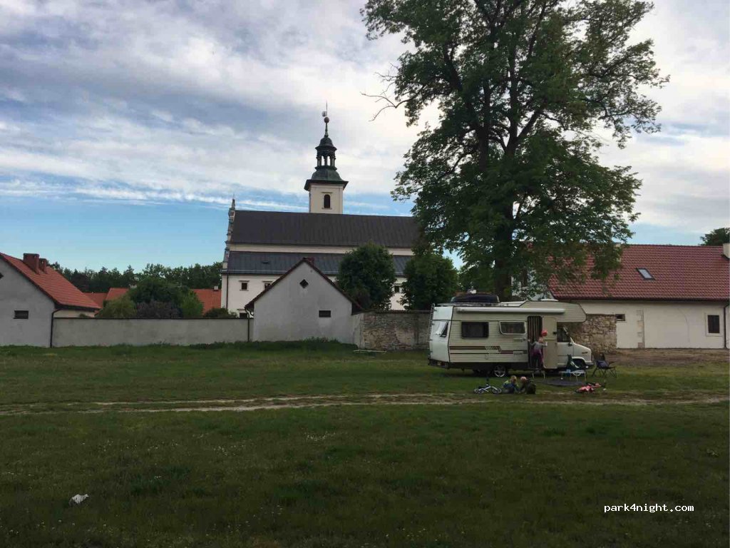 (28-236) Rytwiany - 25 Klasztorna — foto