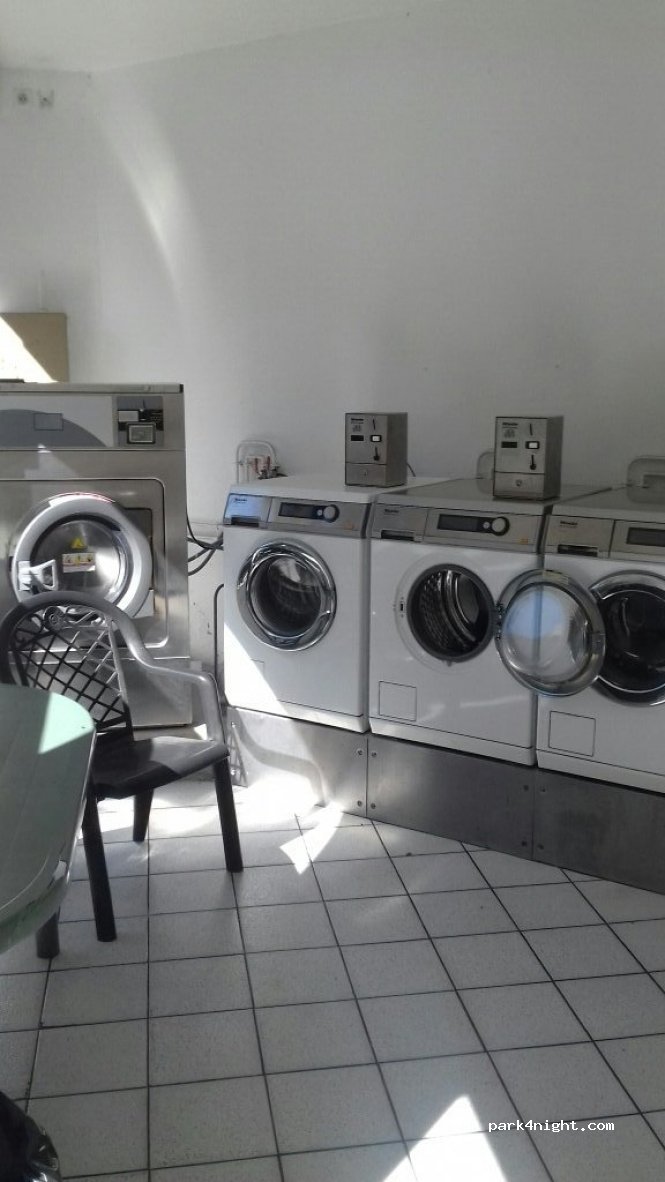 (65400) Argelès-Gazost - 18 Place de la République — foto 3