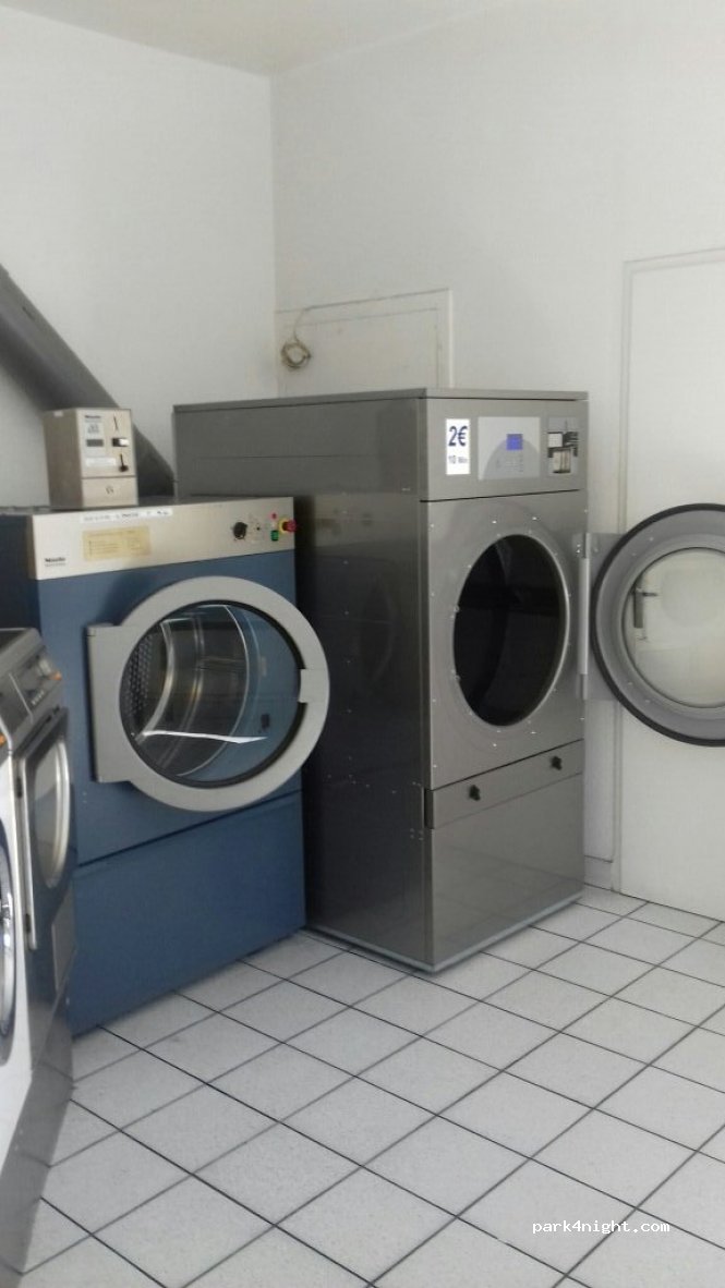 (65400) Argelès-Gazost - 18 Place de la République — foto 4