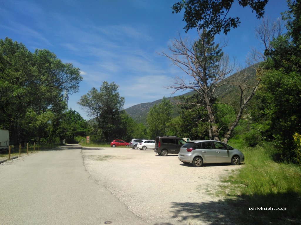 (84390) Saint-Léger-du-Ventoux - D40 — foto