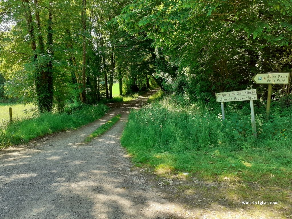 (61210) Putanges-le-Lac - Unnamed Road — foto 3