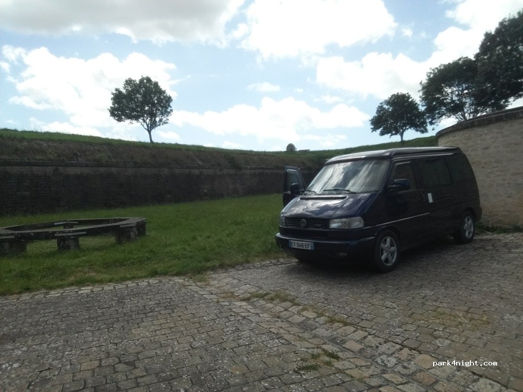 (17320) Marennes-Hiers-Brouage - 4 Rue des Casernes — foto
