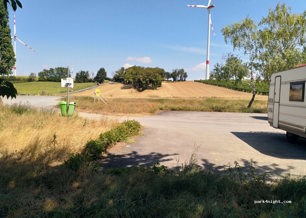 (2463) Gemeinde Bruck an der Leitha - Budapester Bundesstraße — foto