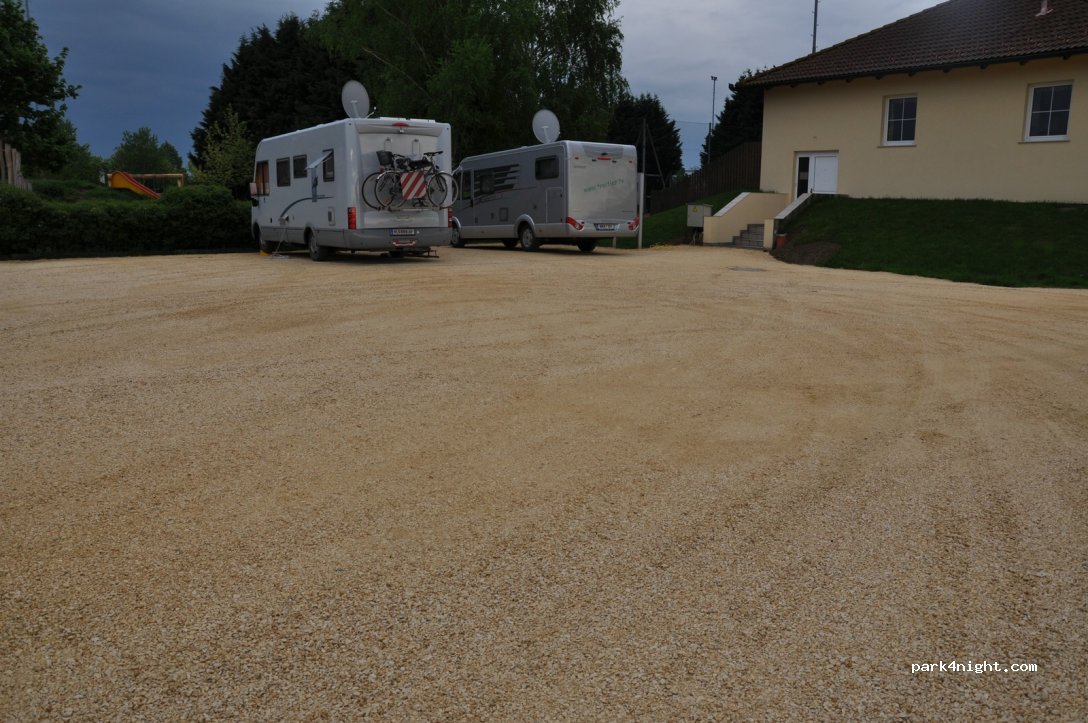 (2211) Pillichsdorf - Sportplatzstrasse — foto