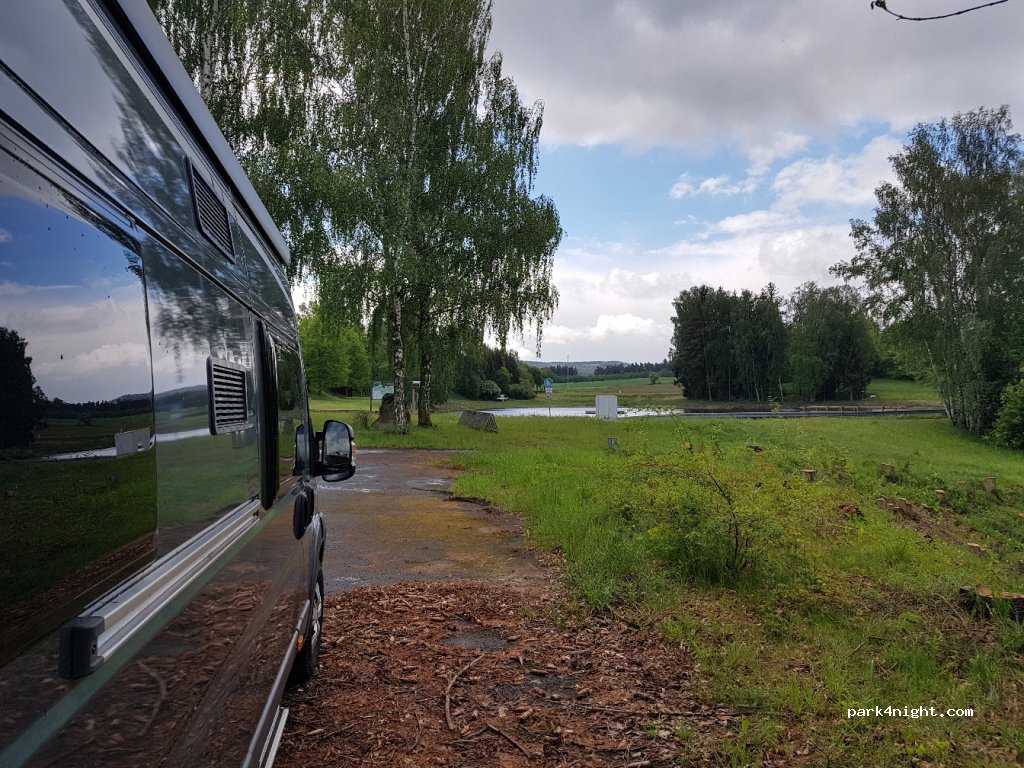 Wohnmobilstellplatz an der Freizeitanlage in Eslarn — foto