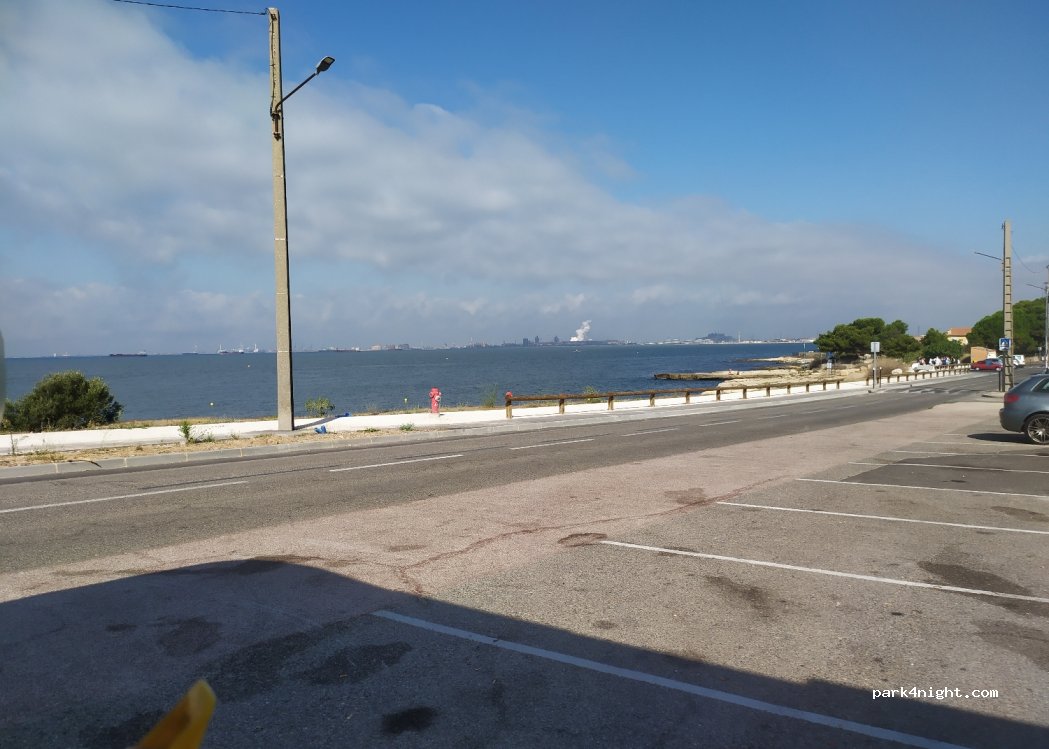 (13110) Port-de-Bouc - 9 Avenue Frédéric Mistral — foto 2