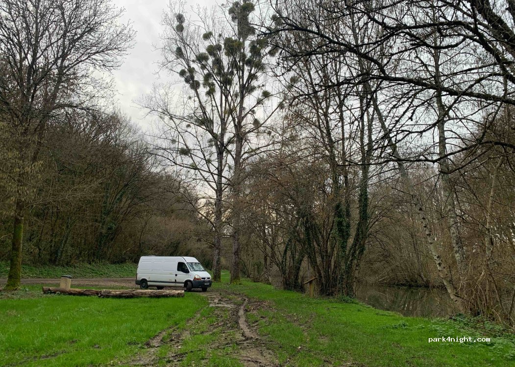 (86400) Saint-Saviol - Roche — foto 2