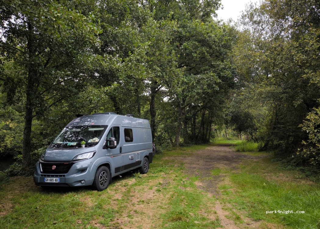 (86400) Saint-Saviol - Roche — foto 3