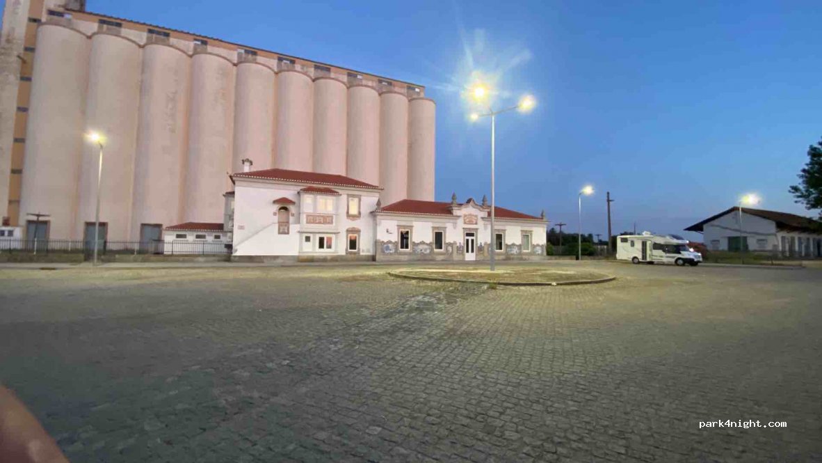 (7460) Fronteira - Rua da Estação — foto