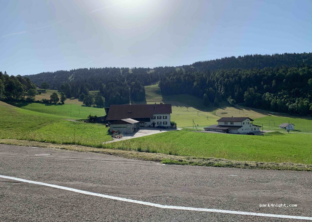 (2058) Le Pâquier - 2 Les Bugnenets — foto 2