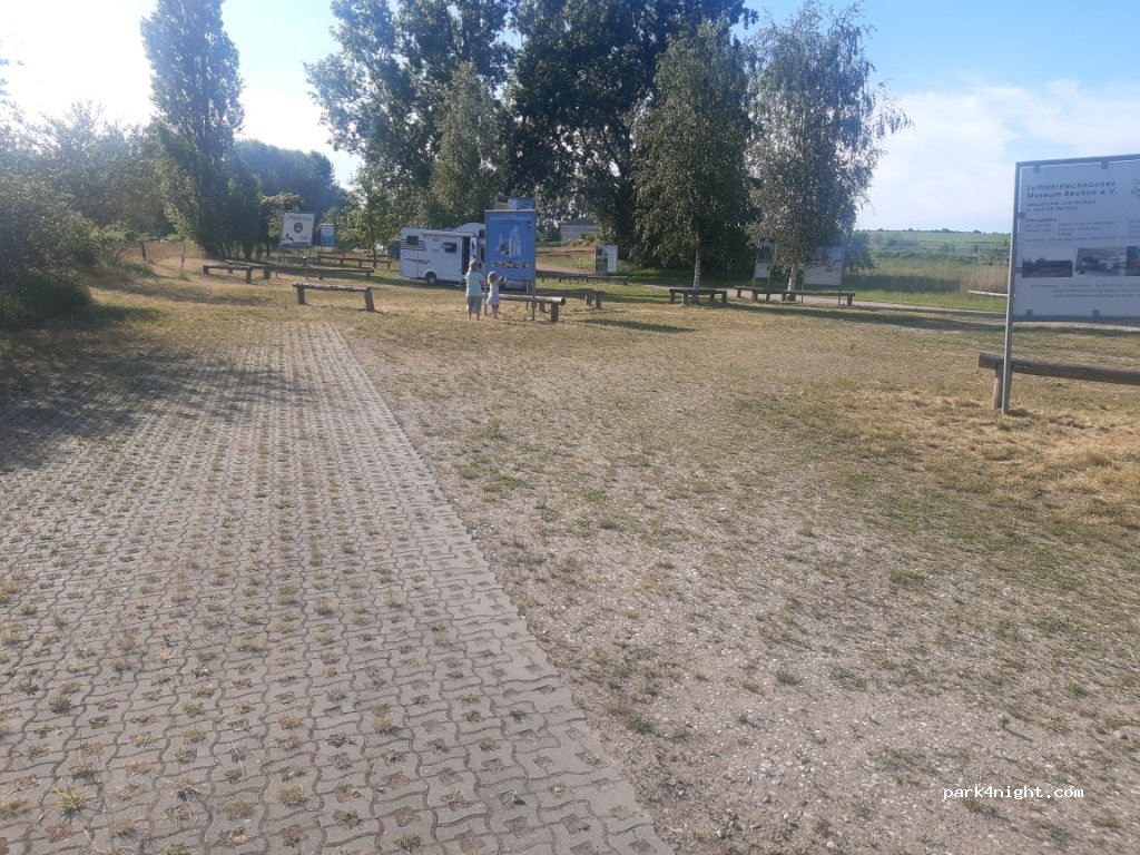 (17214) Alt Schwerin - 2 Achter de Isenbahn — foto 2