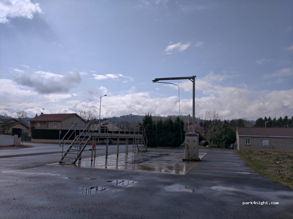 (63120) Courpière - 5 Avenue Sauron Delavet — foto 2