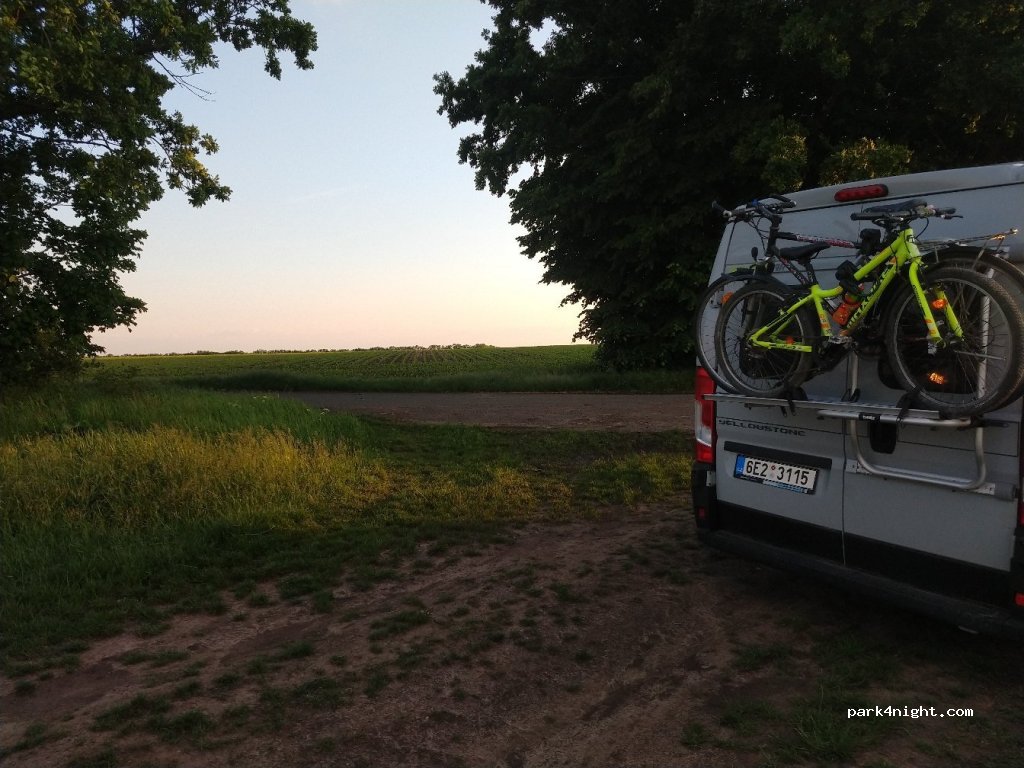 (691 83) Drnholec - Unnamed Road — foto