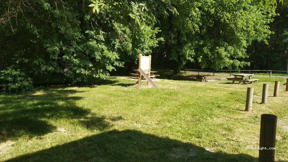 (24140) Saint-Jean-d'Estissac - 2 Le Bourg — foto