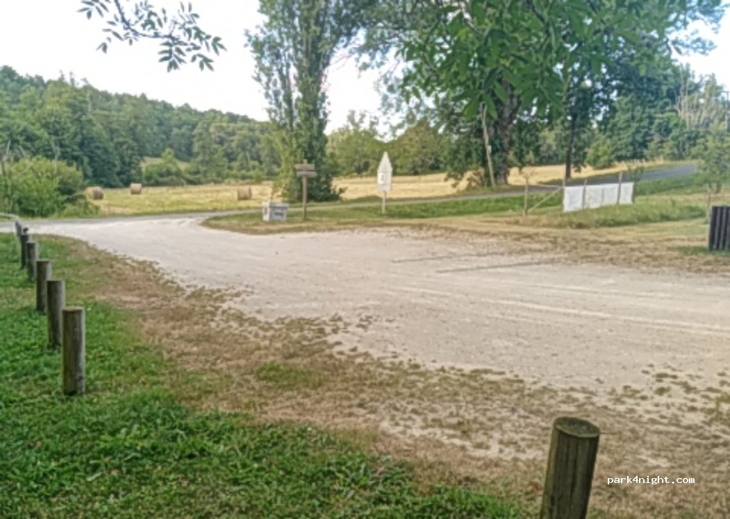 (24140) Saint-Jean-d'Estissac - 2 Le Bourg — foto 3