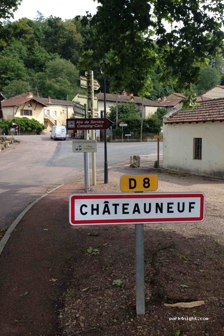 (71740) Saint-Maurice-lès-Châteauneuf - Le Bourg — foto