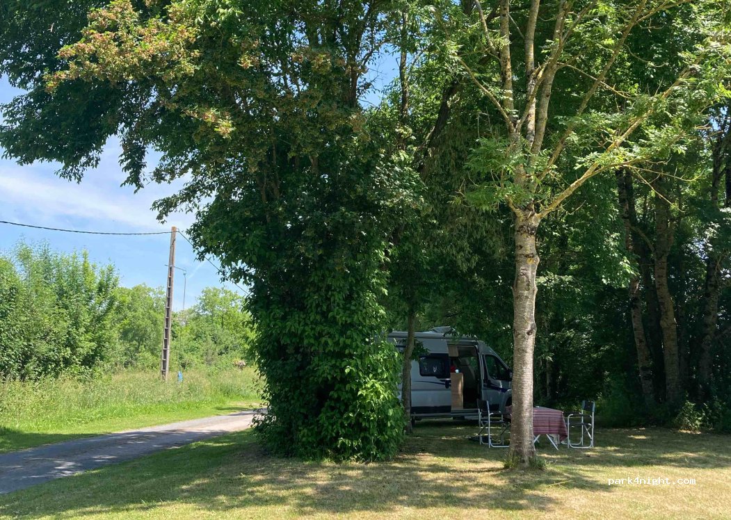 (79170) Lusseray - Unnamed Road — foto